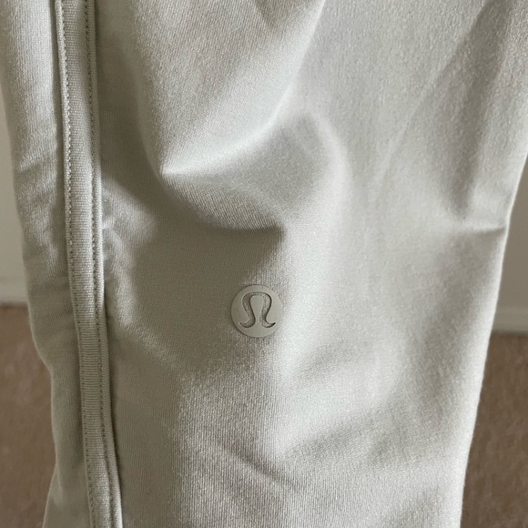 Lululemon Every Moment Pant 26" Vapor Size 6 - Picture 9 of 10